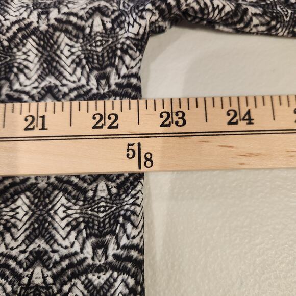 Max Studio Womens Black White Tribal Print Open Kimono Top Size Small Flowy - Picture 7 of 10